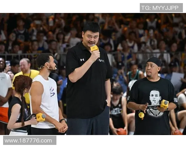 梦幻双塔的传奇对决奥拉朱旺与姚明的篮球岁月回顾